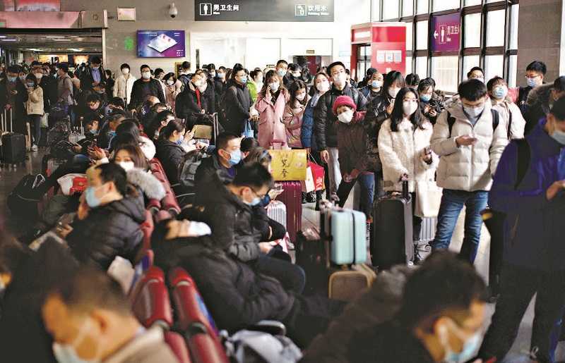 ANTRE DI STASIUN KERETA BEIJING WEST 